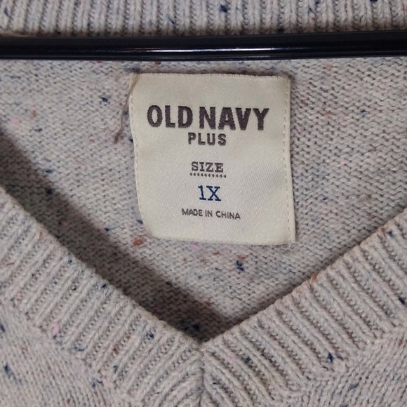 OLD NAVY PLUS Women's Relaxed V-Neck Tunic Sweater - Picture 4 of 5